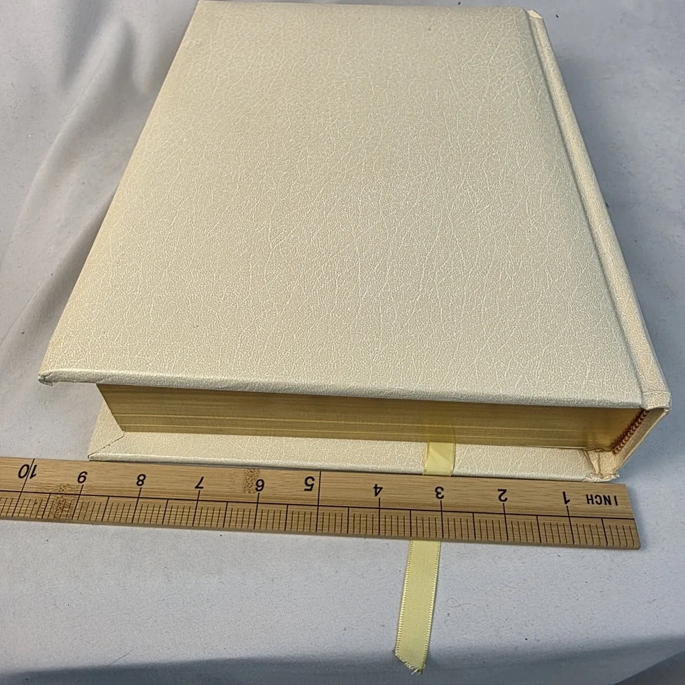 New American Bible Catholic Family Ed. White Padded Gold Edges NEW In‎ Box 1977